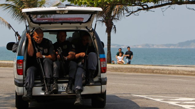 Polícia monta guarda em frente ao hotel Intercontinental em São Conrado, Rio de Janeiro