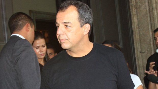 O governador do Rio de Janeiro, Sérgio Cabral, chega ao velório do humorista Chico Anysio