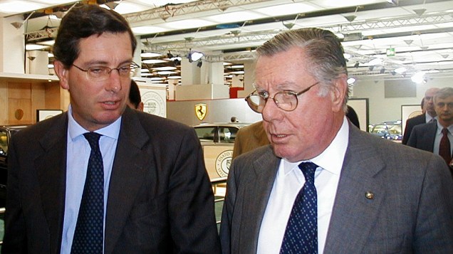 Designer italiano Sergio Pininfarina ao lado de seu filho Andrea