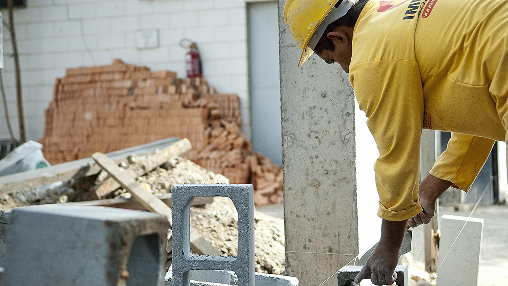 O setor de construção civil sofreu com a desaceleração do crescimento econômico do ano