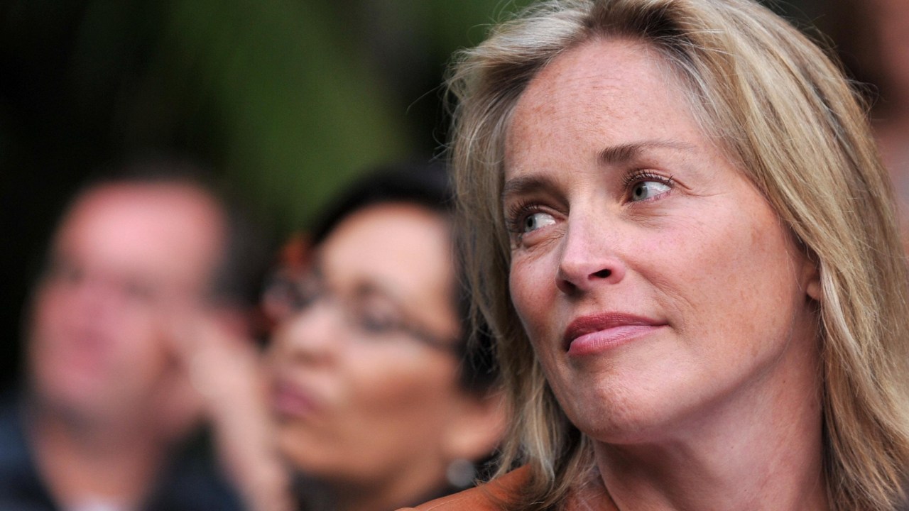 Sharon Stone, atriz, condenada a pagar indenização a um ex-funcionário da sua casa