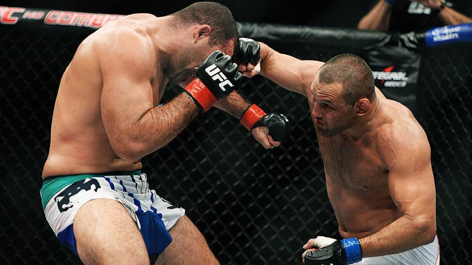  Mauricio Shogun e Dan-Henderson se enfrentam no ginasio Nélio Dias em Natal (RN) pelo UFC 2014