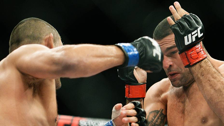 Mauricio Shogun perde para Dan-Henderson no ginasio Nélio Dias em Natal (RN) pelo UFC 2014