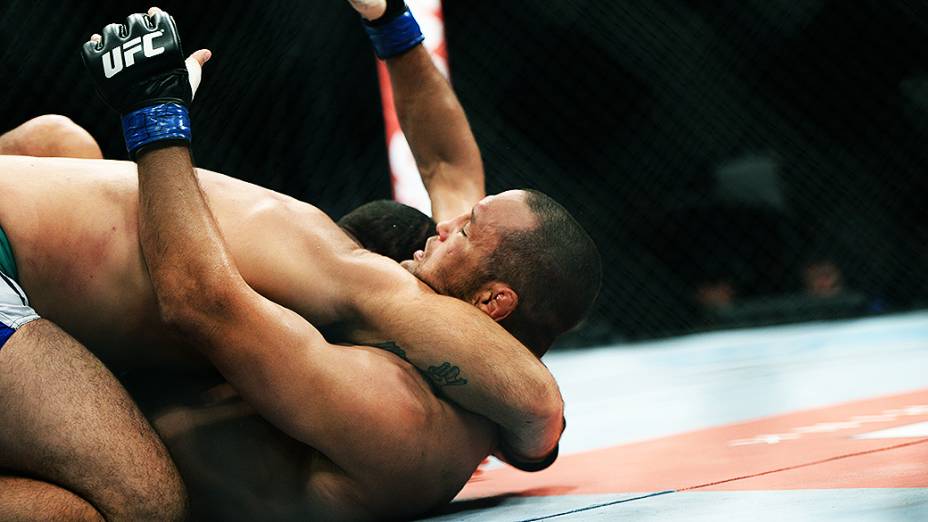 Mauricio Shogun perde para Dan-Henderson no ginasio Nélio Dias em Natal (RN) pelo UFC 2014