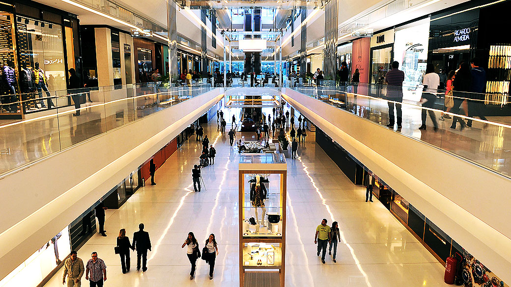 Interior do shopping JK Iguatemi, em São Paulo