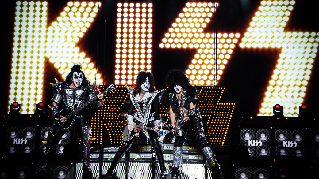 Banda Kiss se apresenta no palco da Arena Anhembi em São Paulo