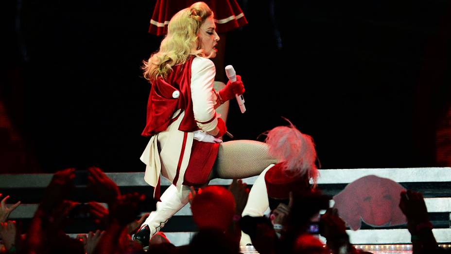 Madonna durante apresentação da MDNA Tour em São Paulo