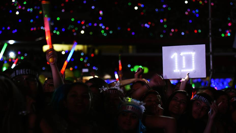 Fãs duarante o show da banda One Direction no Estádio do Morumbi, em São Paulo