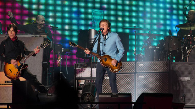 Paul McCartney durante a turnê <em>Out There!</em>, em Belo Horizonte
