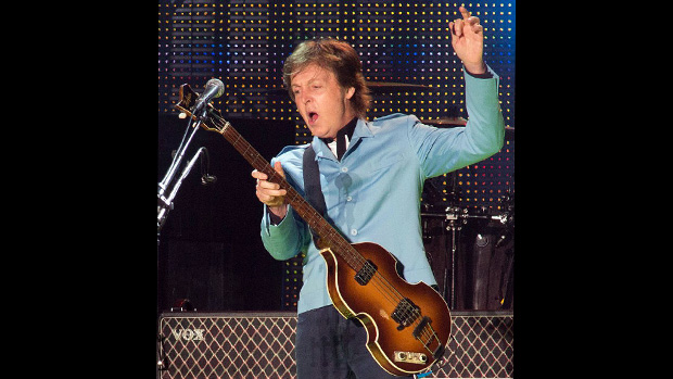 Paul McCartney durante show no estádio Mineirão, em Belo Horizonte