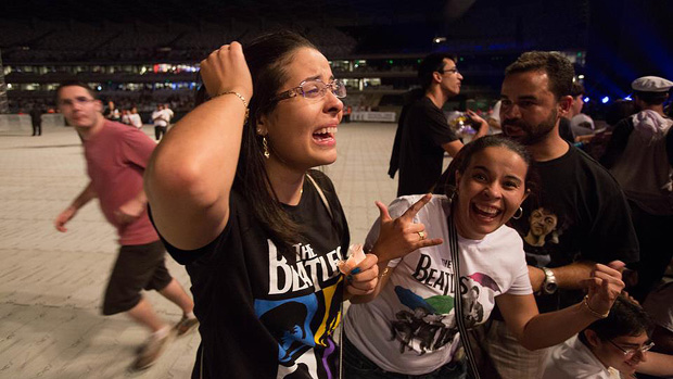 Público aguarda apresentação de Paul McCartney no Mineirão, em Belo Horizonte