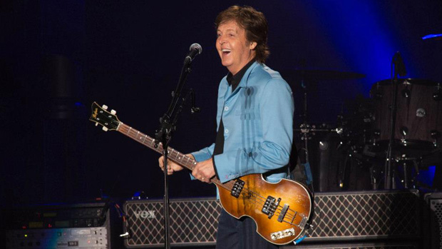 Paul McCartney no Mineirão durante a turnê <em>Out There!</em>, em Belo Horizonte