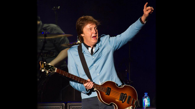 Paul McCartney subiu ao palco do Mineirão para o primeiro show de sua nova turnê mundial – <em>Out There!</em>. O ex-Beatle se apresenta em 06 de maio em Goiânia e no dia 09 em Fortaleza