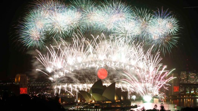 Fogos em Sydney, na Austrália, comemoram a chegada de 2011