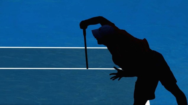 O britânico Andy Murray em partida de tênis contra o francês Edouard Roger-Vasselin em Melbourne, Austrália
