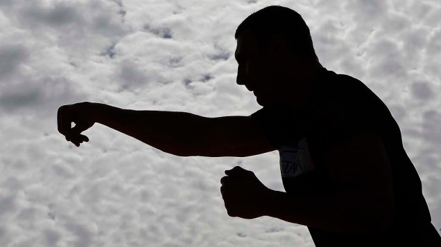 O boxeador Vitali Klitschko durante treino em Moscou. Antes de tentar carreira política, o ucraniano defenderá seu cinturão dos pesos pesados contra o alemão Manuel Charr
