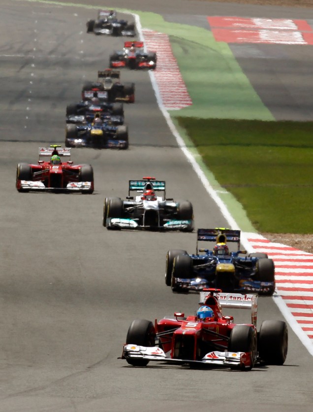 Apesar de ter liderado boa parte da prova, Fernando Alonso foi ultrapassado pelo autraliano Mark Webber, da RBR, na última volta