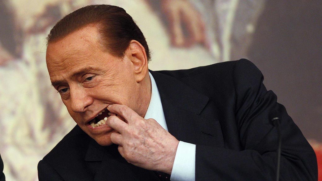 O primeiro ministro italiano Silvio Berlusconi participa de conferência em Roma. A promotoria de Milão apresentou nesta quarta-feira um pedido de julgamento imediato para o ministro acusado de abuso de poder e envolvimento com uma prostituta menor de idade