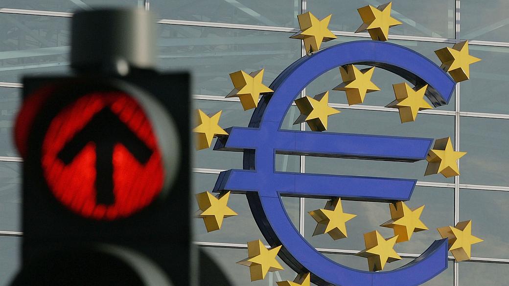 Símbolo do euro no Aeroporto de Frankfurt, na Alemanha