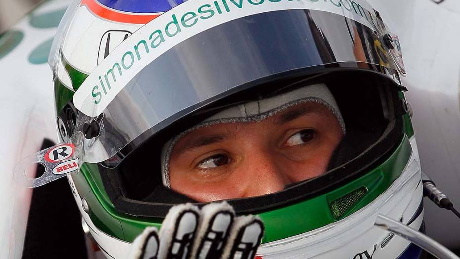 Simona de Silvestro, de 24 anos, substitui Rubens Barrichello na equipe KV, na Indy