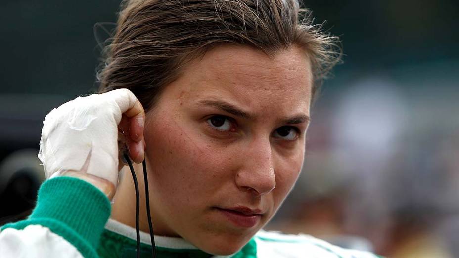 Simona de Silvestro, de 24 anos, substitui Rubens Barrichello na equipe KV, na Indy