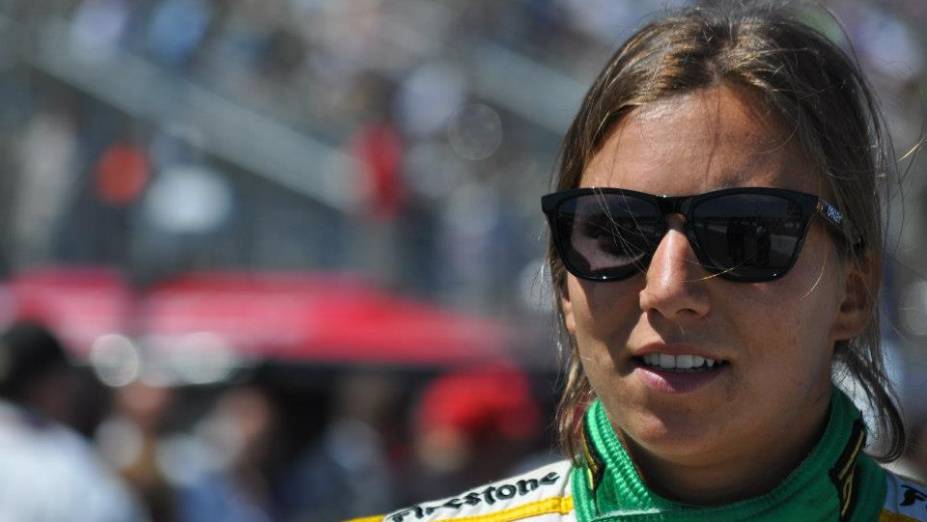 Simona de Silvestro, de 24 anos, substitui Rubens Barrichello na equipe KV, na Indy