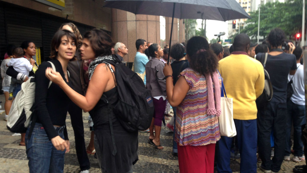 Sininho no protesto de invasores na prefeitura do Rio