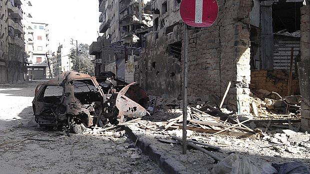 Escombros da cidade de Homs, uma das principais atingidas pela série de bombardeios na Síria