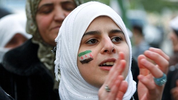 Refugiada síria participa de protesto no Líbano