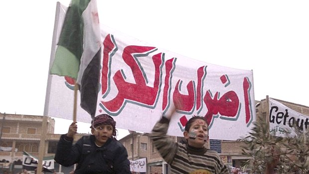 Crianças participam de marcha contra o regime de Bashar Assad