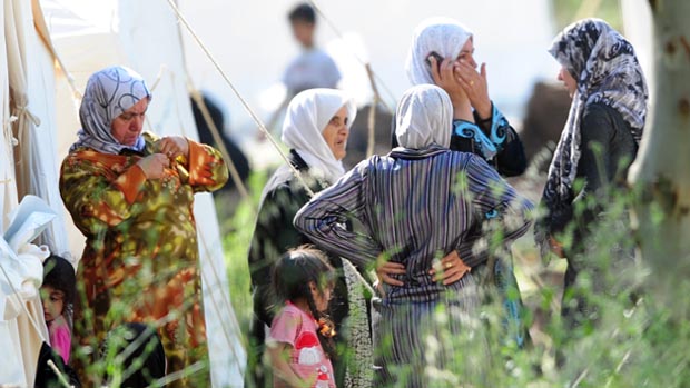 Milhares de sírios se refugiaram na Turquia após ofensiva do exército em Yisr al Shagur