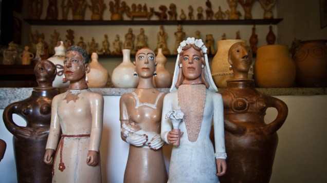Coleção de peças de cerâmica no Sítio Roberto Burle Marx, em Guaratiba