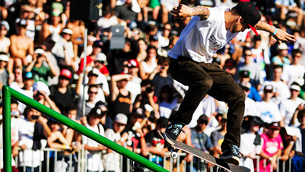 O Skate Street é uma prova realizada em uma pista que simula os obstáculos da rua. Feita de concreto, a pista traz para o ambiente de competição escadas, corrimãos, rampas, paredes e caixotes