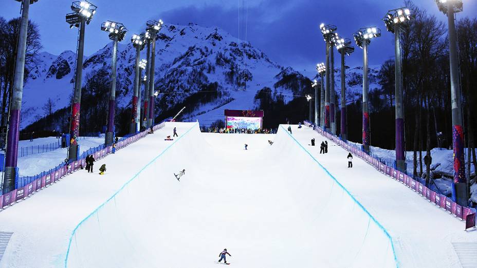 Disputa do snowboard halfpipe em Sochi, na Rússia
