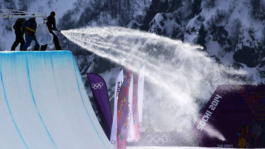 Disputa do snowboard halfpipe em Sochi, na Rússia