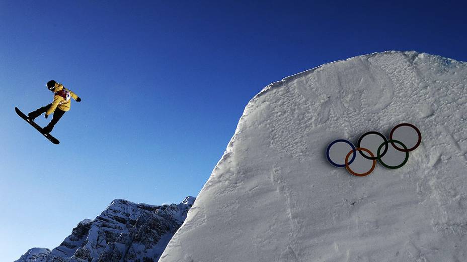 Um dia antes do início oficial das competições da Olimpíada de Inverno em Sochi, já tem gente brigando por medalhas. Os primeiros atletas foram o do snowboard slopestyle