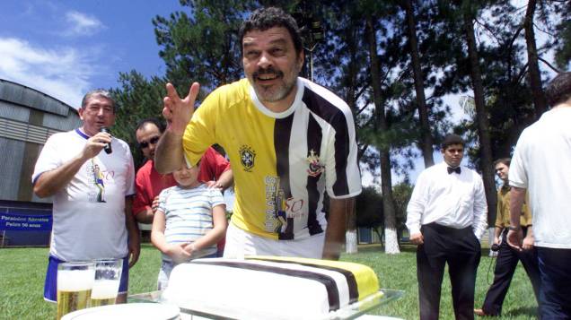 O ex-jogador Sócrates na comemoração pelo seu aniversário de 50 anos em Ribeirão Preto (SP), 19 de fevereiro de 2004