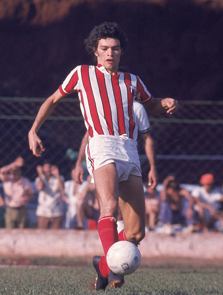 Sócrates com a camisa do Botafogo de Ribeirão Preto, agosto de 1974