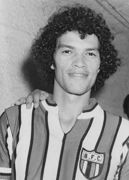Sócrates com a camisa do Botafogo de Ribeirão Preto, agosto de 1976