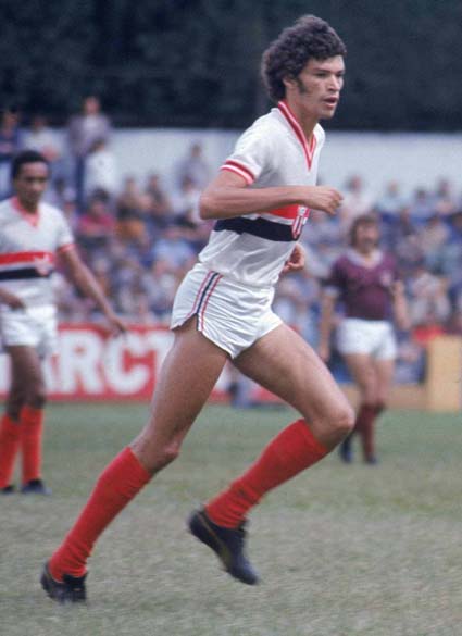 Sócrates com a camisa do Botafogo de Ribeirão Preto, década de 1970