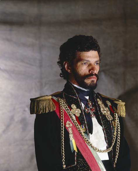 Sócrates vestido como Dom Pedro I para a capa da Placar, 1984