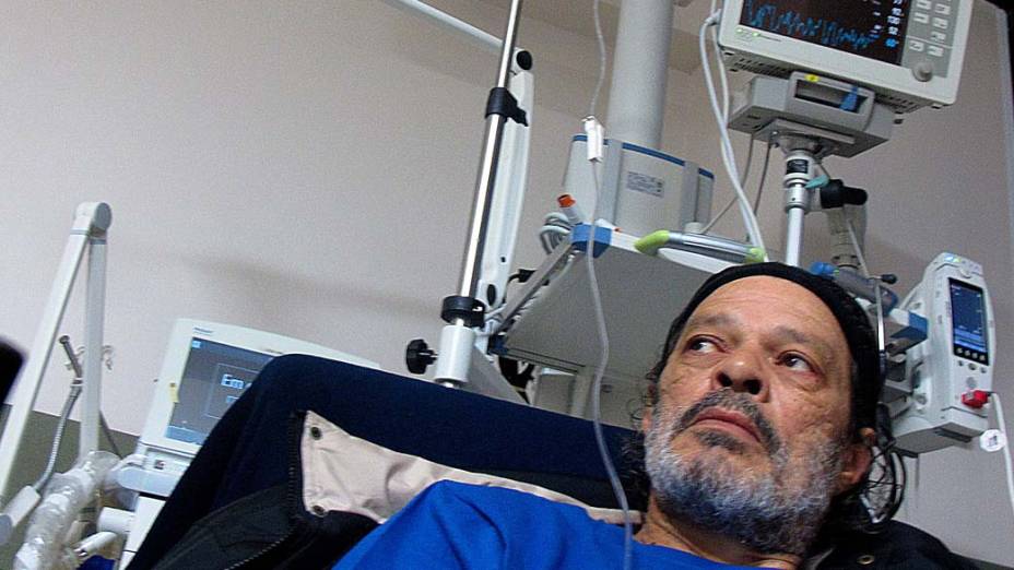 Sócrates durante internação no Hospital Albert Einstein, 25 de agosto de 2011