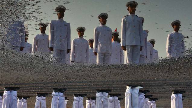 Soldados participam da cerimônia do Dia da República na cidade de Kochi, Índia