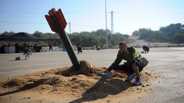 Soldado israelense durante exercício em base militar na cidade de Zikim, em Israel
