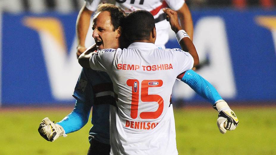 Rogério Ceni comemora gol do São Paulo contra o Atlético-MG na Libertadores