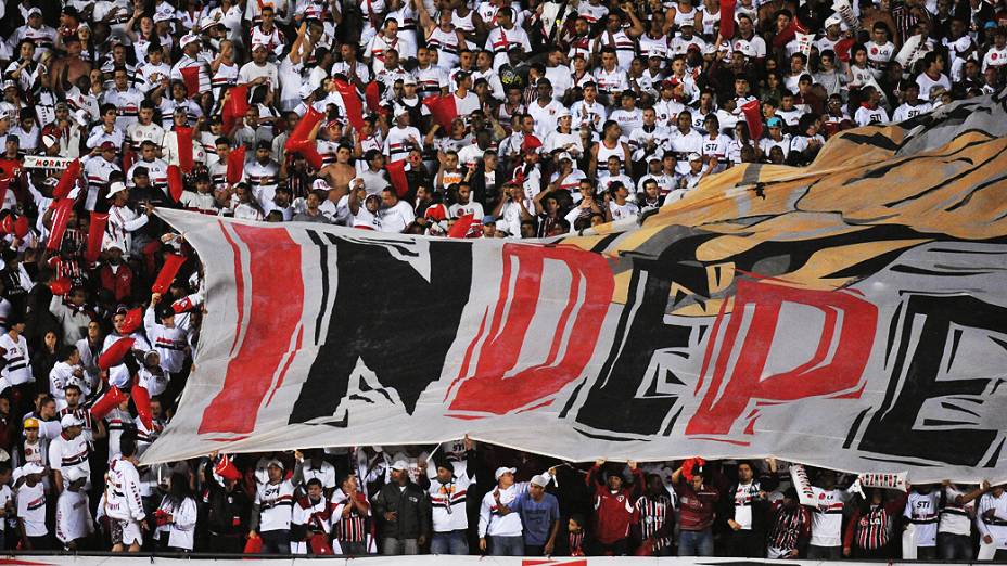 Torcedores do São Paulo durante a partida contra o Atlético-MG no estádio do Morumbi