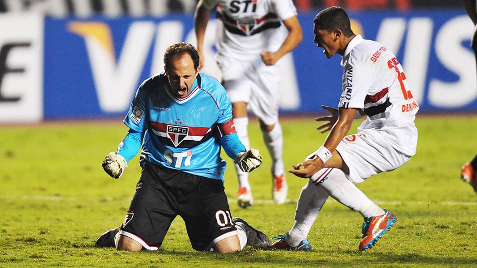 Rogério Ceni comemora gol do São Paulo contra o Atlético-MG na Libertadores