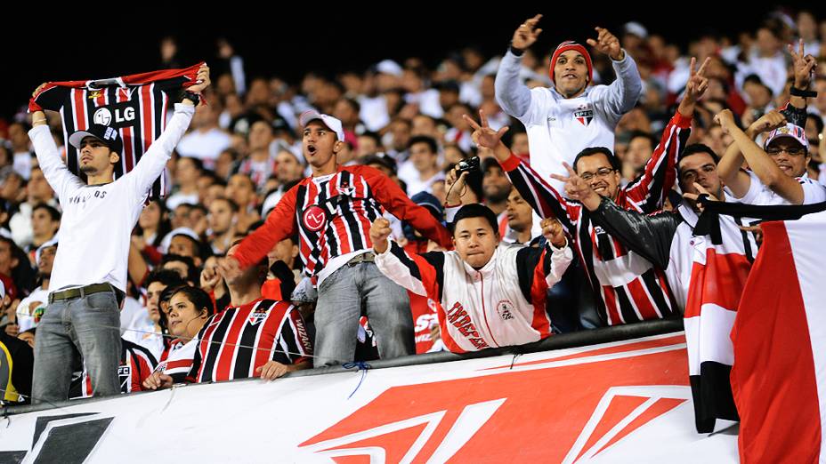 Torcida do São Paulo faz festa no estádio do Morumbi