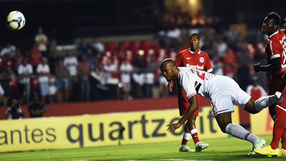 São Paulo e Internacional (RS), no estádio do Morumbi, em São Paulo, em jogo  antecipado da 35ª rodada do Brasileirão 2014