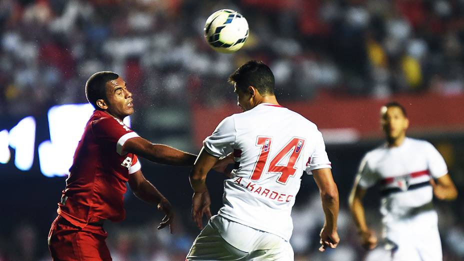 São Paulo e Internacional (RS), no estádio do Morumbi, em São Paulo, em jogo  antecipado da 35ª rodada do Brasileirão 2014